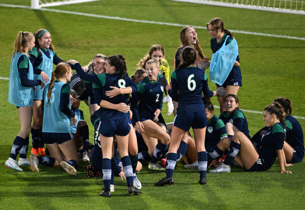 以其坚定不 以其坚定不